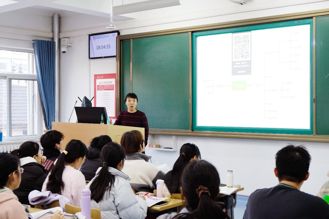 K8凯时官方网站领导深入教学一线 共听开学第一课